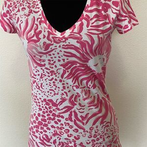 Lilly Pulitzer Women's Pink V-Neck T-Shirt M Animal Print Short Sleeve